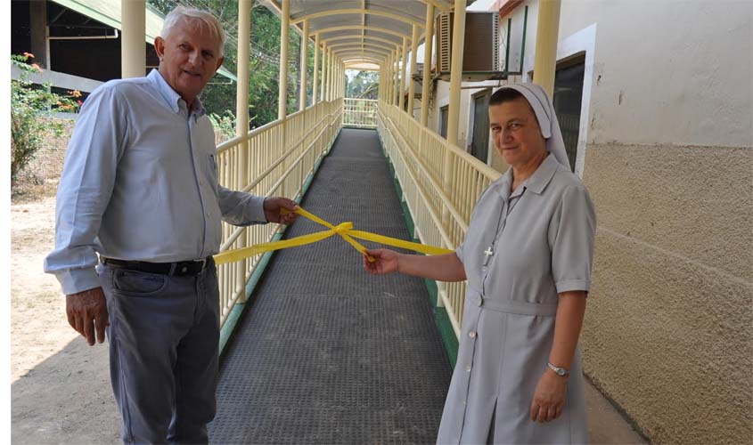 Deputado Airton entrega rampa de acessibilidade para escola em Porto Velho