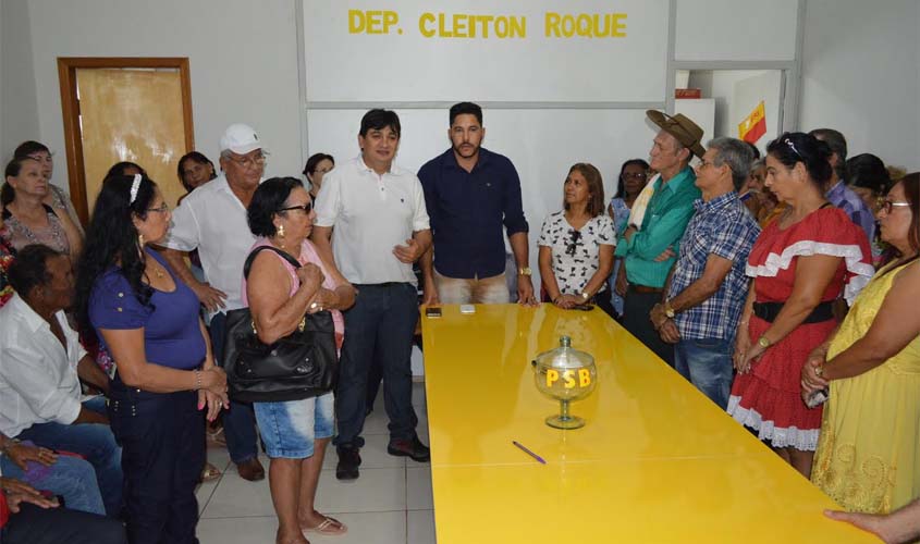 Cleiton Roque garante recurso para construção de sede para idosos