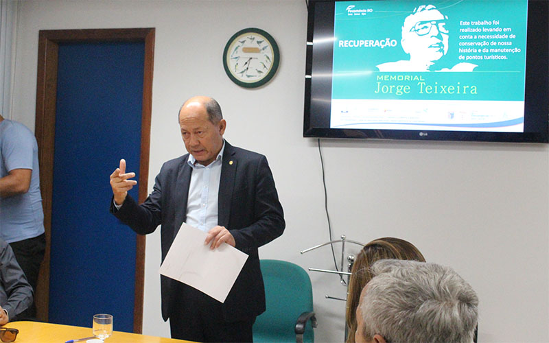 Deputado Federal Chrisóstomo de Moura visita as instalações do Sesc e Senac 