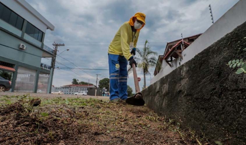 Mutirões em bairros e limpeza de rotina acontecem em pontos fixos de Porto Velho