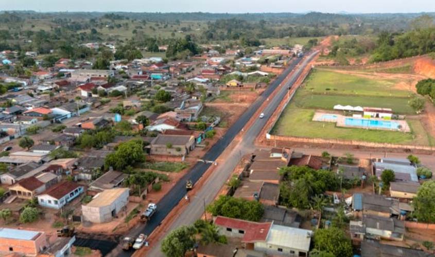 Moradores da Linha 605 comemoram chegada do asfalto