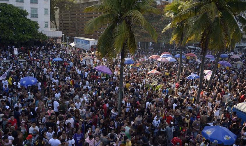 Parada do Orgulho LGBTI no Rio pede voto em ideias, e não em pessoas