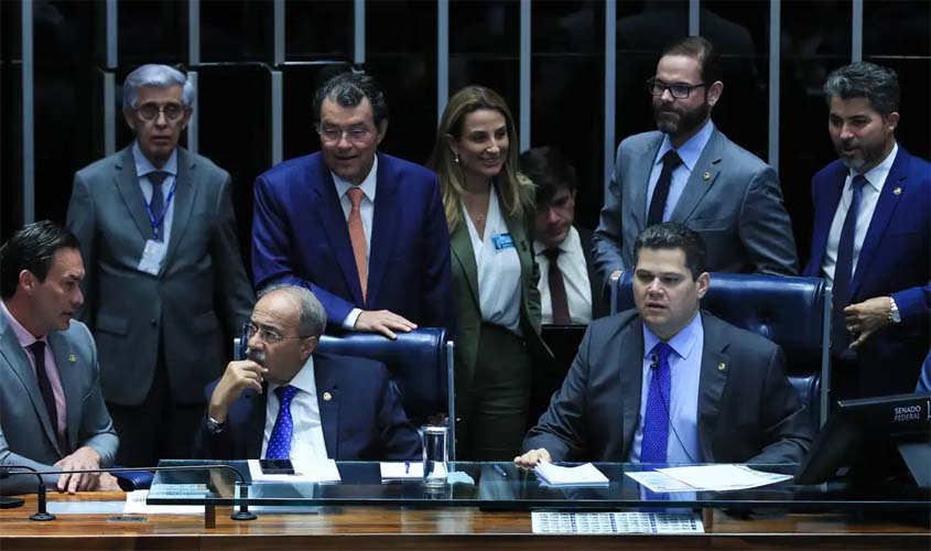 Consignado não autorizado será proibido, decide Senado