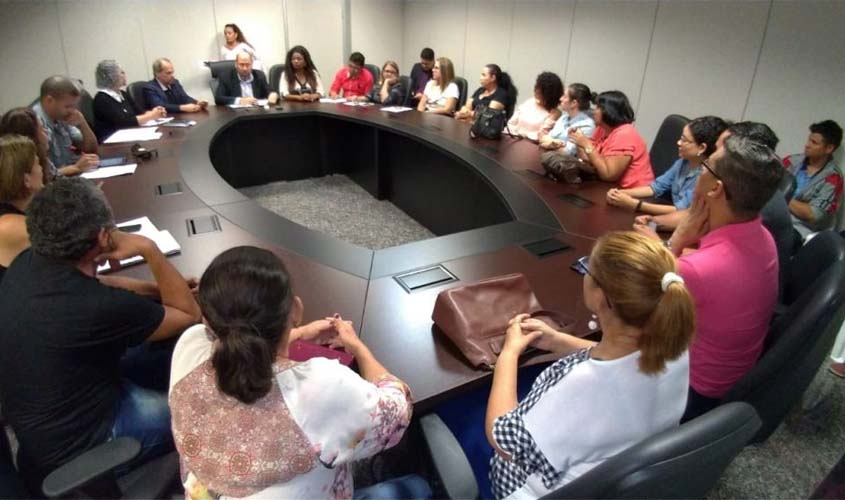 Governo promete solução emergencial para acabar com os furtos na Escola Maria Carmosina em Porto Velho