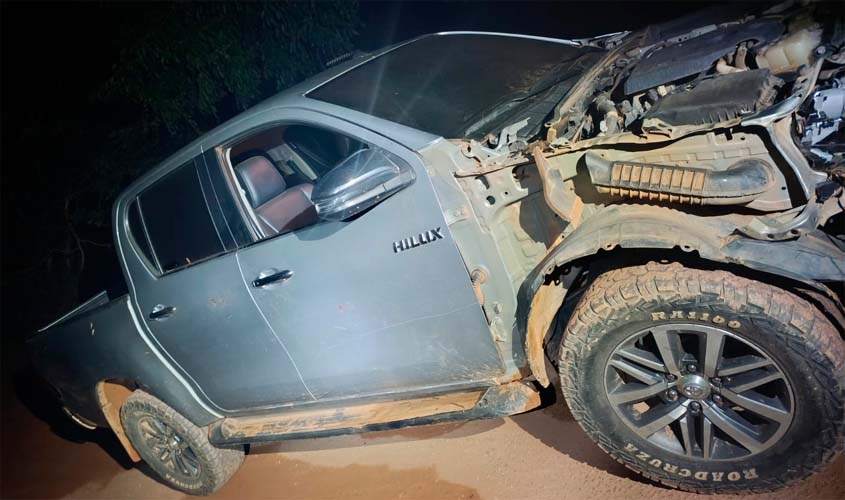 PM recupera caminhonete furtada e apreende arma