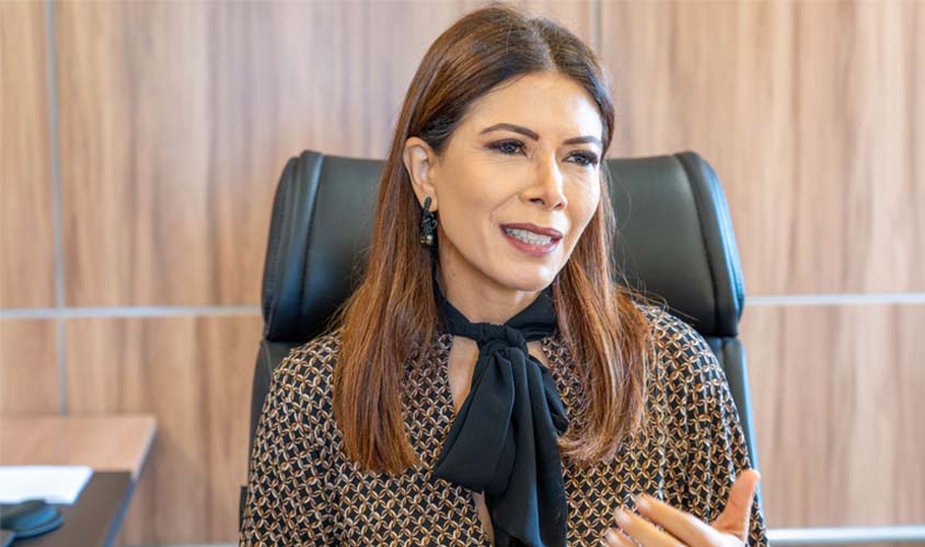 PREFEITO LÉO MORAES FAZ SEU 1º GRANDE ACERTO: DESPACHAR EUMA TOURINHO, A JUÌZA, PARA BRASÍLIA