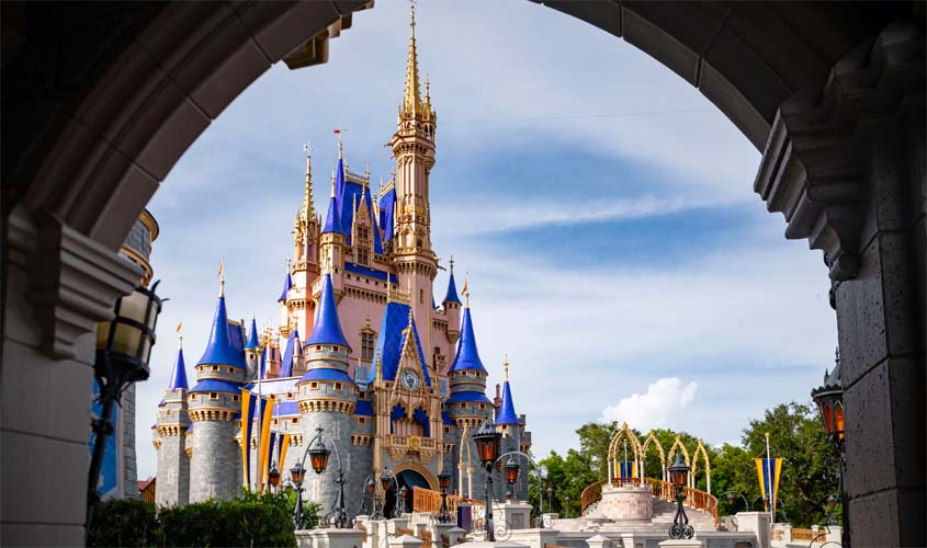 Azul premia vencedor com noite no Cinderella Castle