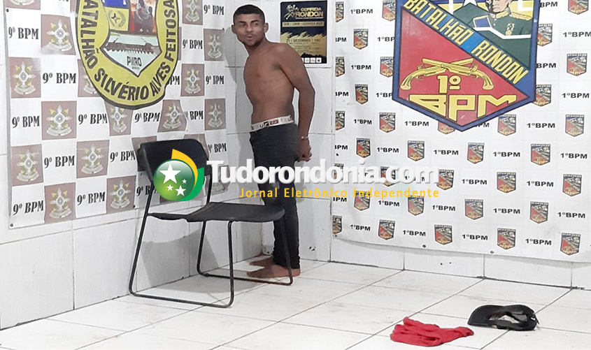 Homem é preso com arma de brinquedo acusado de roubar moto e invadir residência