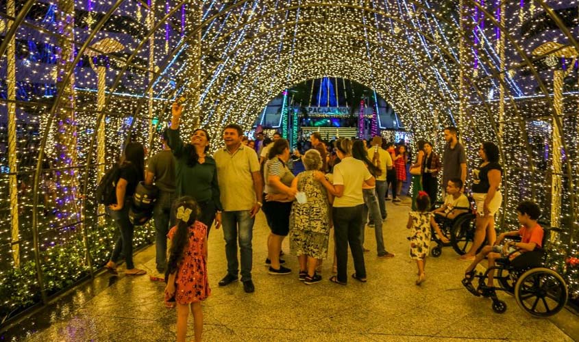 Ornamentação do “Natal de Luz” estará disponível para visitação até o dia 5 de janeiro no Palácio Rio Madeira