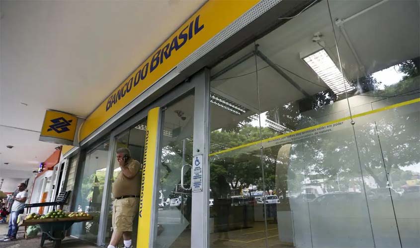 Bancos retomam atendimento nesta sexta