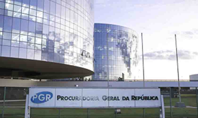 Ministro Alexandre de Moraes encaminha à PGR relatório da PF sobre vazamento de inquérito por Bolsonaro