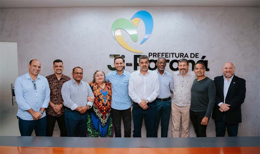 Prefeito Affonso Cândido se reúne com líderes religiosos