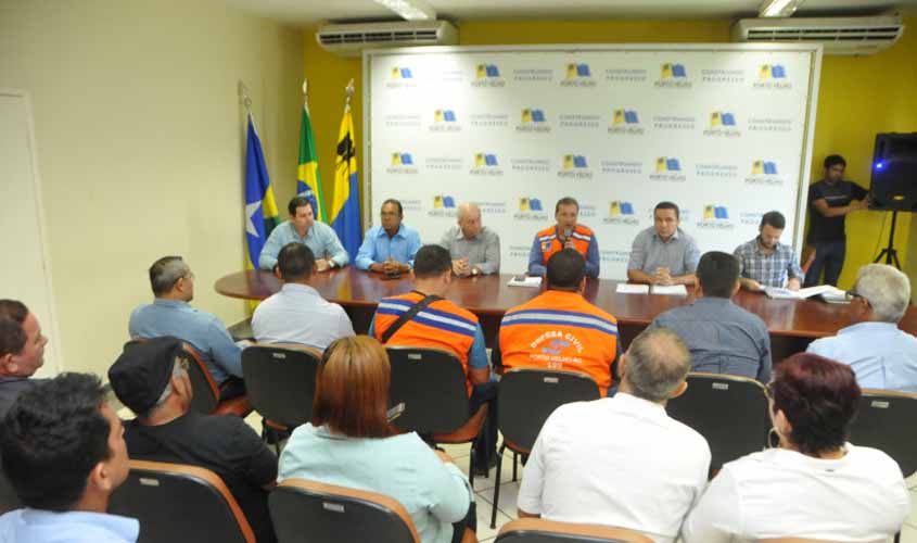 Prefeitura entrega equipamentos a administradores distritais