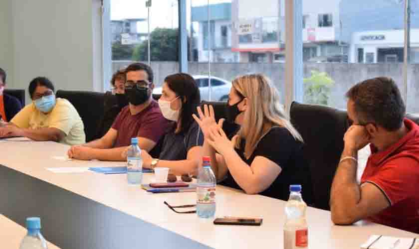 Trabalho conjunto: Educação se reúne com vereadores e explica detalhes sobre merenda escolar em Vilhena