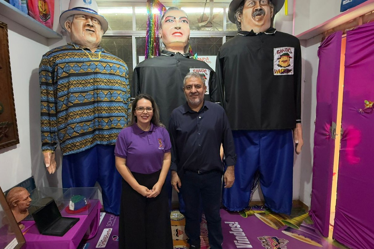 Vereador Fogaça reafirma compromisso com apoio à cultura popular durante desfile da Banda do Vai Quem Quer