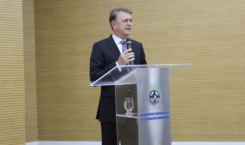 Luizinho Goebel indica obras em escola de Costa Marques