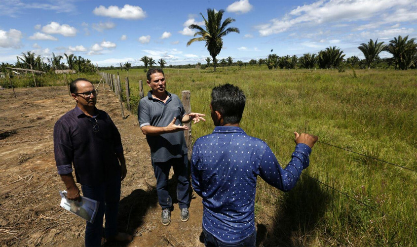 Maurão visita áreas que seriam destinadas a desabrigados e diz que vai buscar soluções junto ao Governo