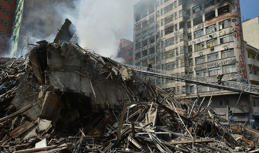 Bombeiros atualizam para 34 número de desaparecidos em incêndio de SP