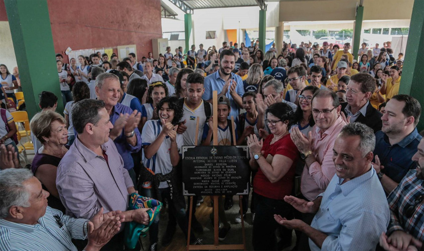 Escola Estadual de Ensino Médio Heitor Villa Lobos, em Ariquemes, é entregue reformada e ampliada