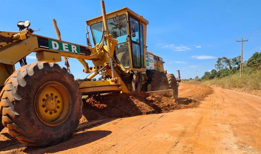 Regional do DER em Pimenta Bueno executa manutenção e melhorias nas rodovias 370, 494 e 495