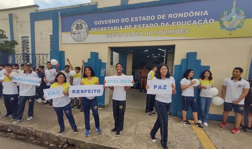 Alunos da Escola Barão do Solimões realizam Manifesto pela Paz em Porto Velho