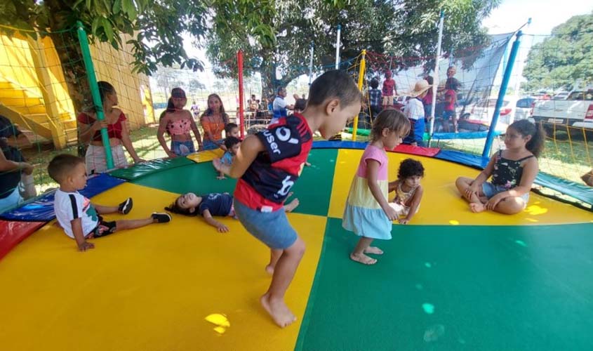 Caravana leva esporte e lazer para moradores de Extrema