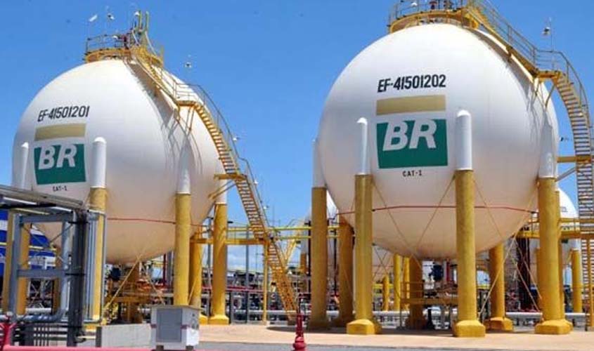 Petrobras aumenta preço da gasolina em 2,25% nas refinarias