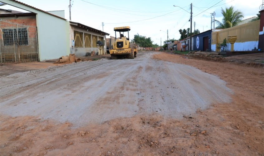 Prefeitura asfalta ruas do bairro Lagoinha