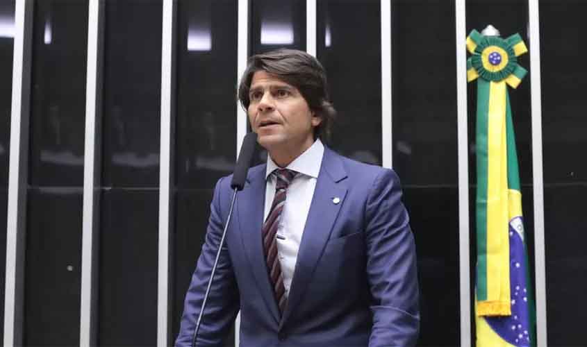 Supersalários e penduricalhos de servidores estarão na mira do GT da reforma administrativa. Leia entrevista