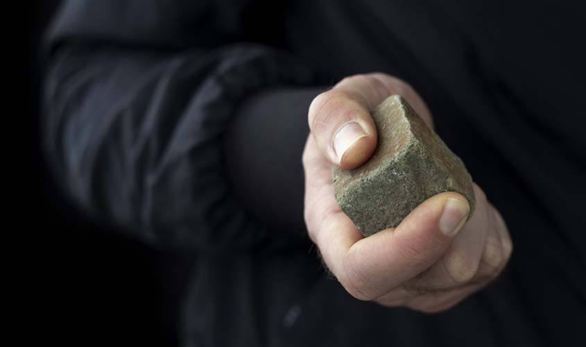 Construtora responde por agressão a trabalhador