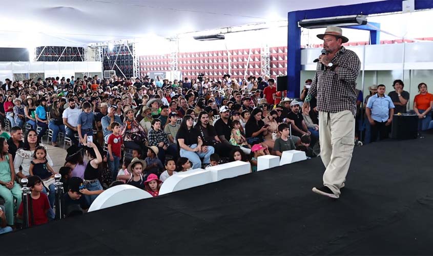 Público prestigia palestra de Richard Rasmussen