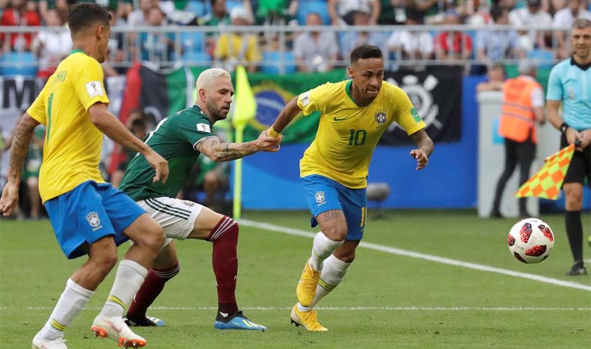 Brasil segura o ataque mexicano e vence por 2 a 0