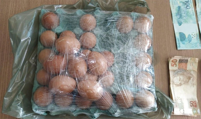 Casal é detido com 28 notas falsas de R$ 100 após tentar comprar cartela de ovo em ‘quitanda’, em RO