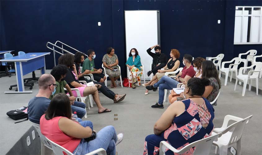 Classe artística participa de reunião e convoca fórum cultural 