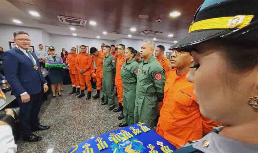 Médicos e militares que atuaram na força-tarefa no Rio Grande do Sul são homenageados pelo governo de RO