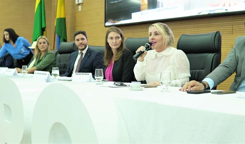 Ieda Chaves celebra anúncio de que edital à construção da ponte binacional está pronto