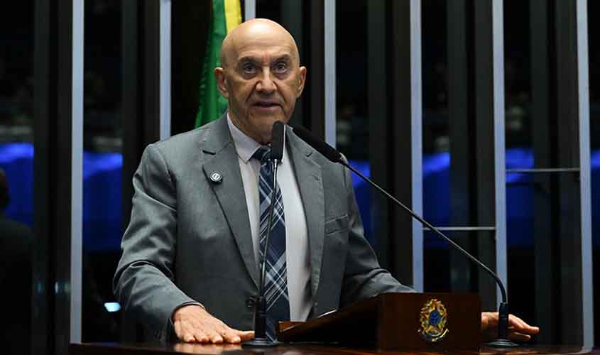 Confúcio Moura faz alerta sobre crimes digitais contra crianças e adolescentes  