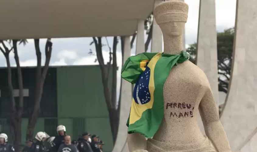Os crimes de Bolsonaro: a disputa de narrativa se faz necessária