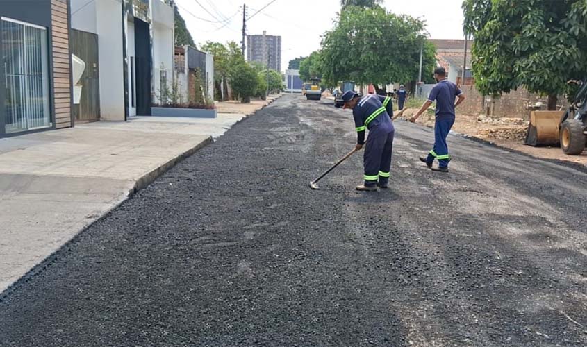 Prefeitura intensifica tapa-buracos no bairro Urupá