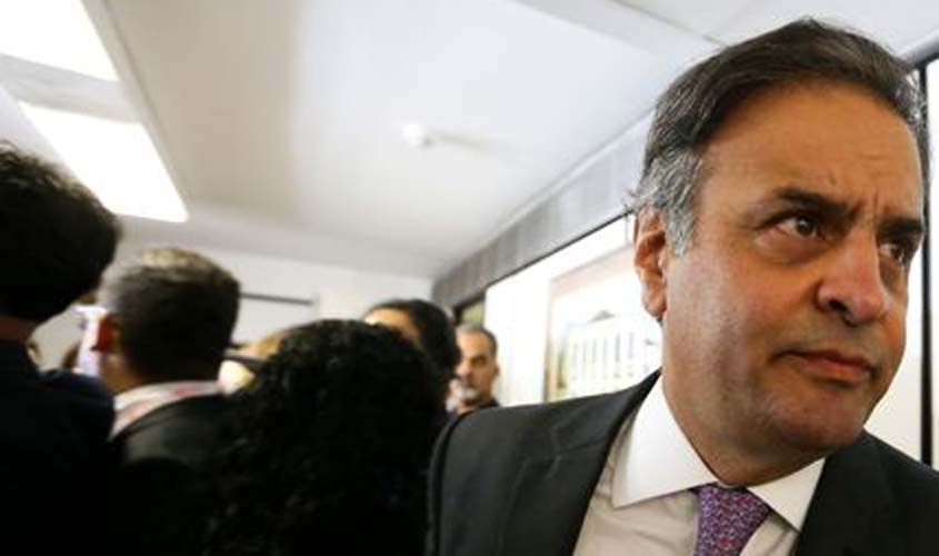 Senador Aécio Neves e PSDB questionam decisão que afastou o parlamentar do cargo
