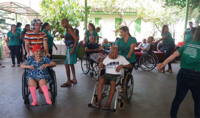 Casa do Ancião recebe voluntários que festejam Dia Internacional do Idoso