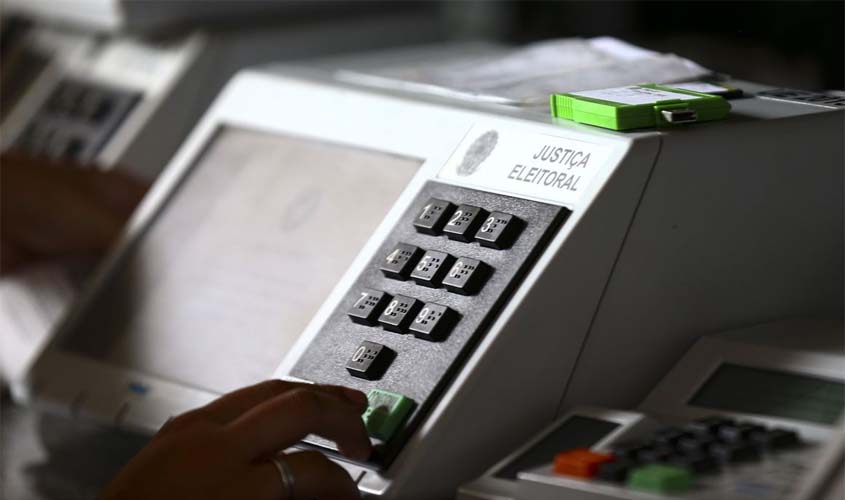 Mais de 156 milhões de brasileiros vão às urnas neste domingo