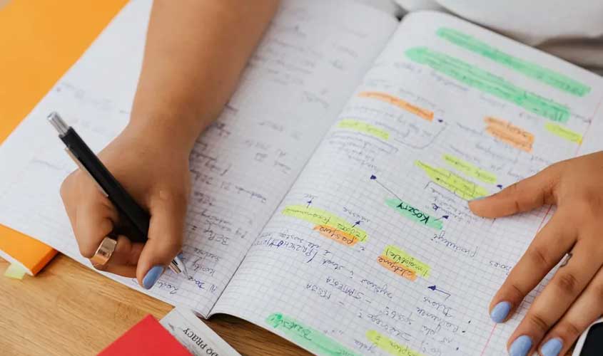 O que revisar faltando 40 dias para o Enem 2026? Veja como organizar os estudos na reta final
