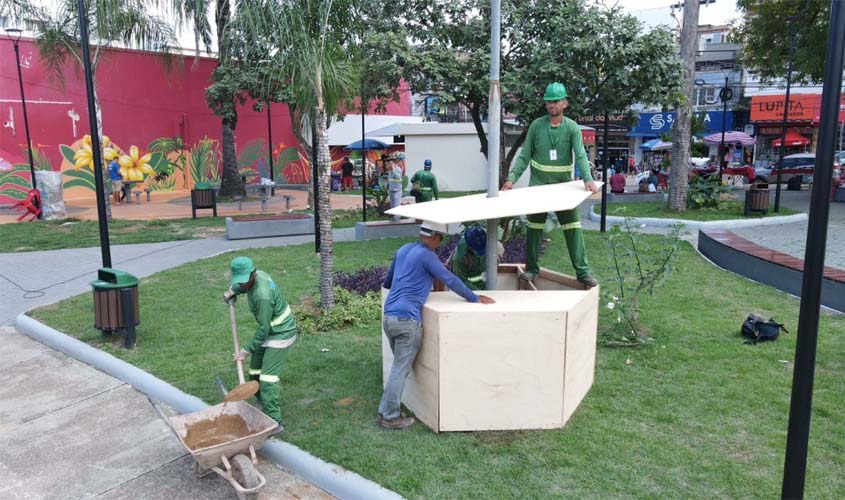 Prefeitura inicia montagem do Natal na Praça Jonathas Pedrosa