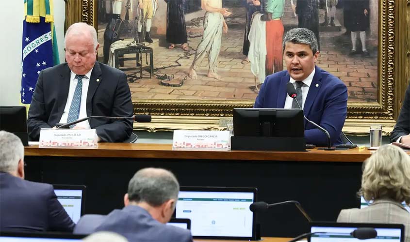 Pedido de vista adia votação sobre mandato de Zambelli