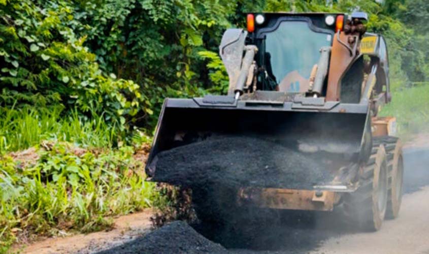 Rondônia realiza manutenção em 66 km da RO-205
