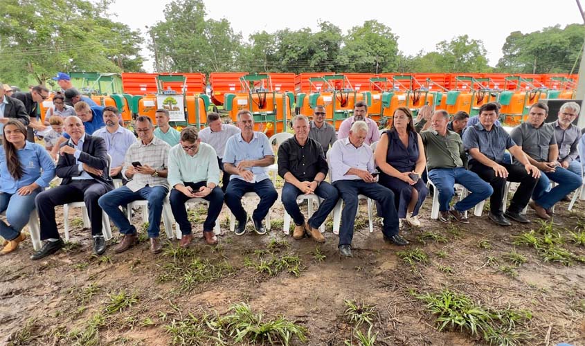 Mosquini realiza a maior entrega de implementos agrícolas