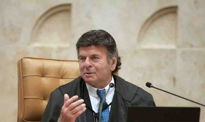 Ministro Luiz Fux autoriza compra de medicamento para aids