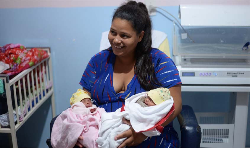 Gêmeos são os primeiros bebês nascidos em 2023