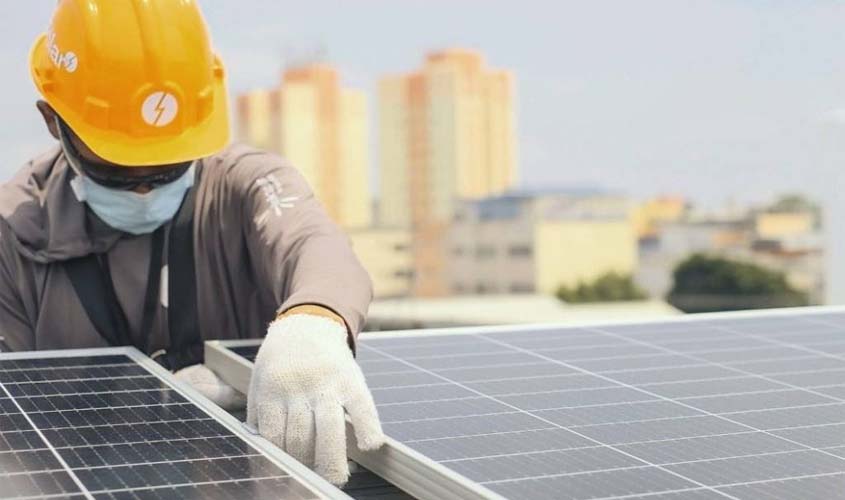 Queda de 40% no preço de painel solar em 2023 amplia competividade e melhora payback aos consumidores brasileiros